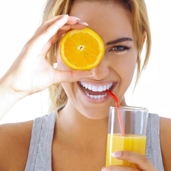 A természetes forrásból származó C-vitamin hatékonyabb, mint a szintetikus?