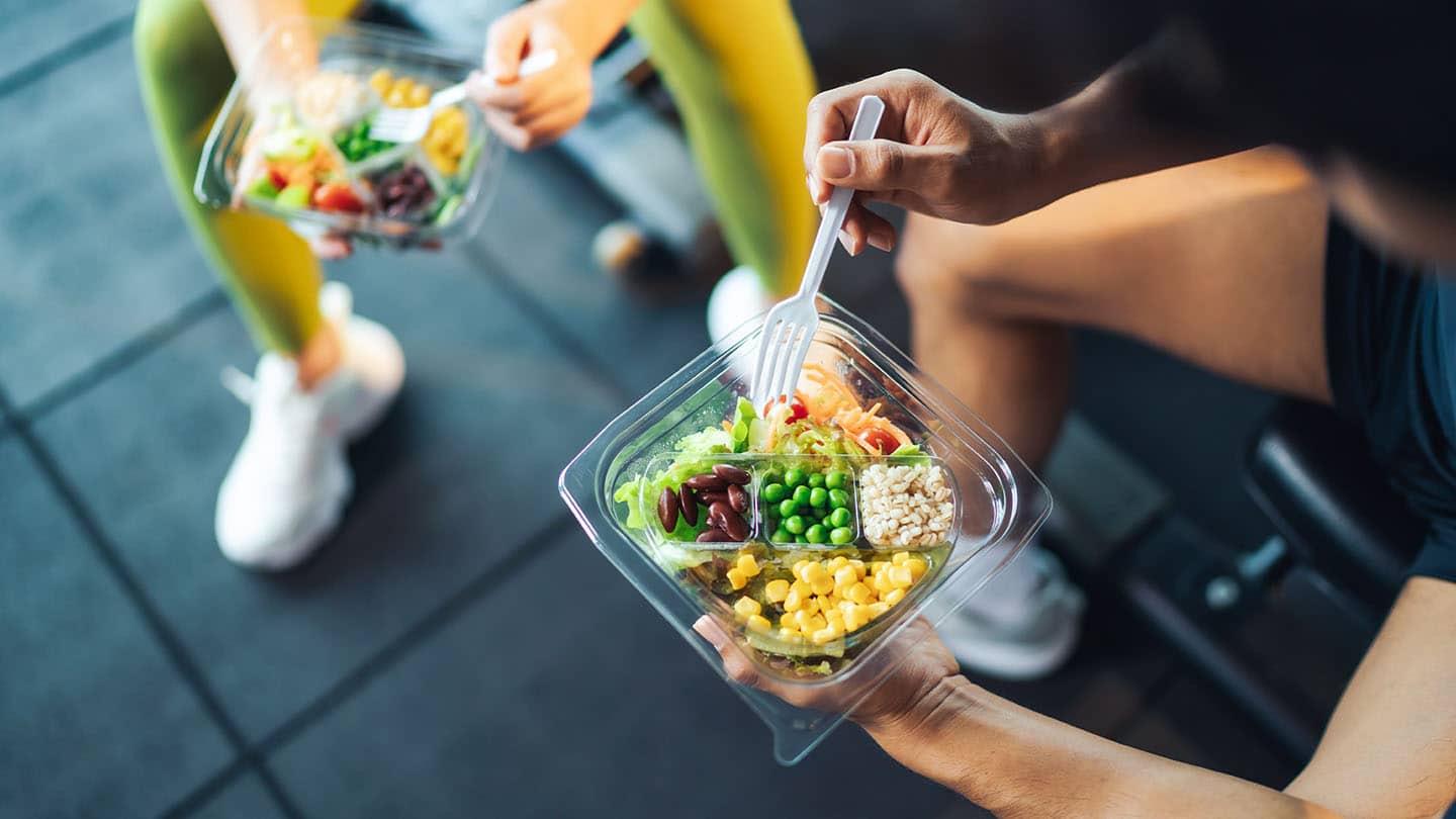 Egészséges táplálkozás sporttevékenység közben.